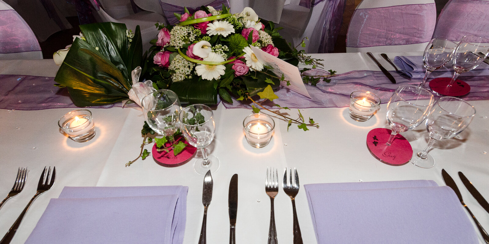 Décoration florale et arts de la table pour un mariage au domaine Le Scaubecq
